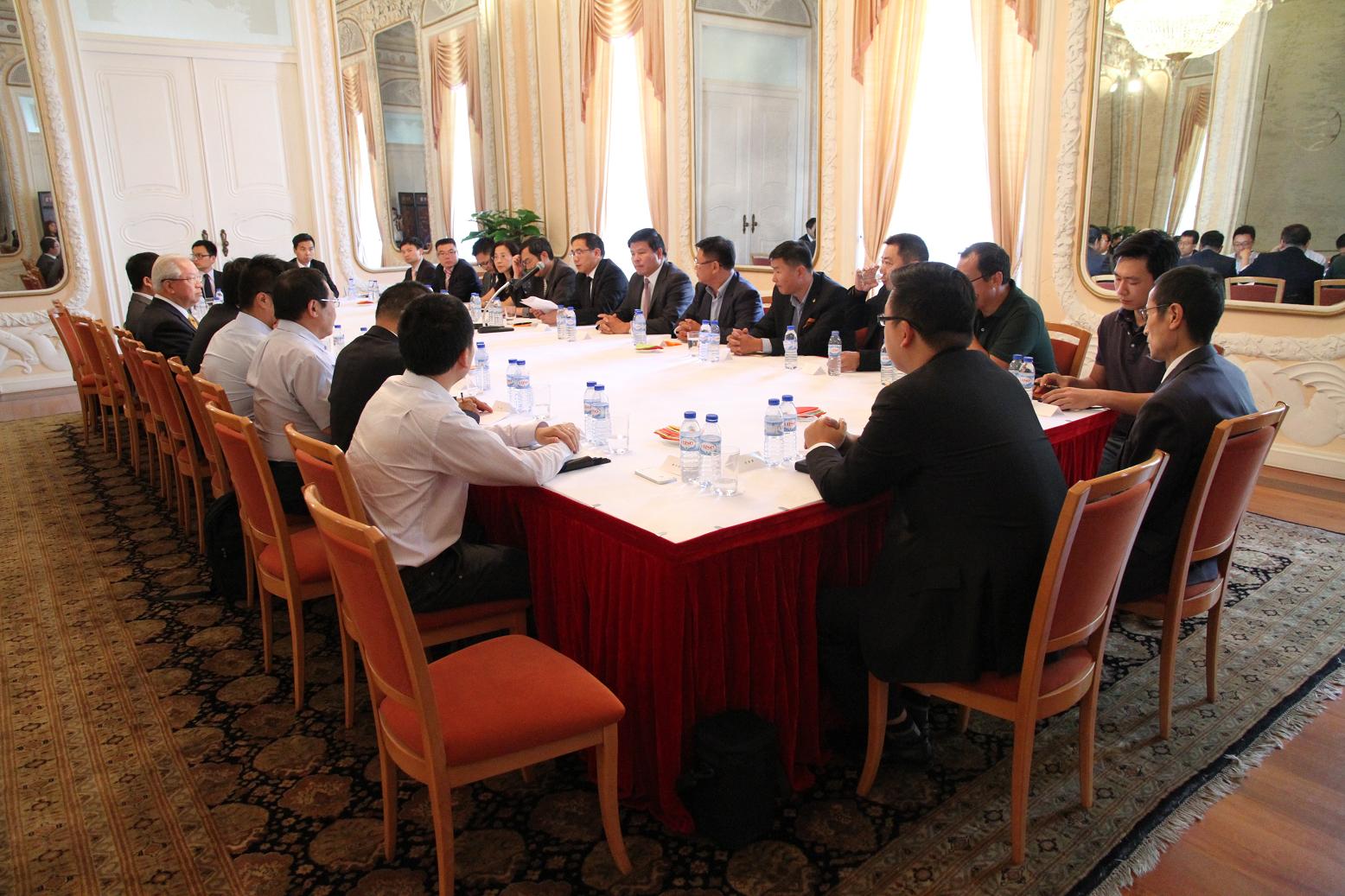 驻葡使馆举办旅葡侨团侨领座谈会