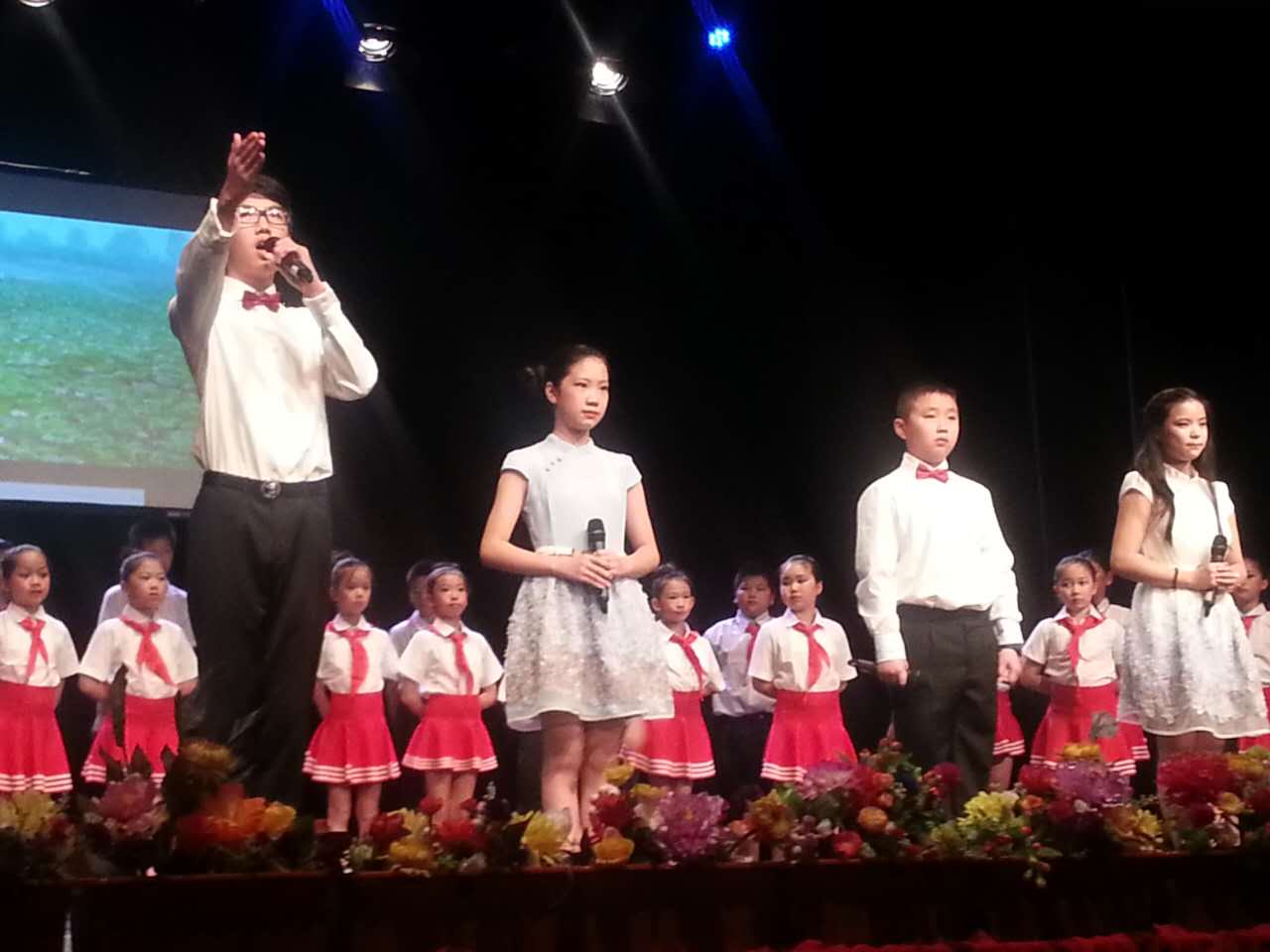 葡华侨胞庆国庆.颂中华