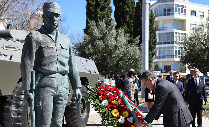 塞古罗表示，他相信劳动立法方面应该达成“平衡的协议”，并避免与宪法法院发生争议。