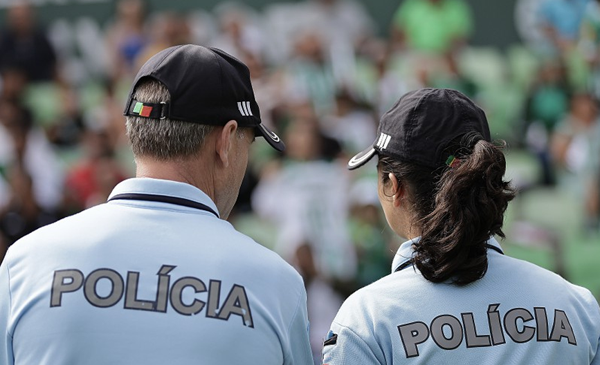 男子因拒绝给烟而被踢头部致昏迷